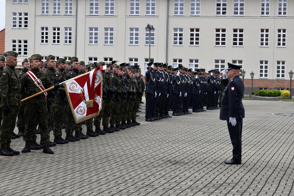 Uroczysto Przekazania Obowi zk w Dow dcy 16 Jaroci skiego Batalionu Uroczysto Przekazania Obowi zk w Dow dcy 16 Jaroci skiego Batalionu